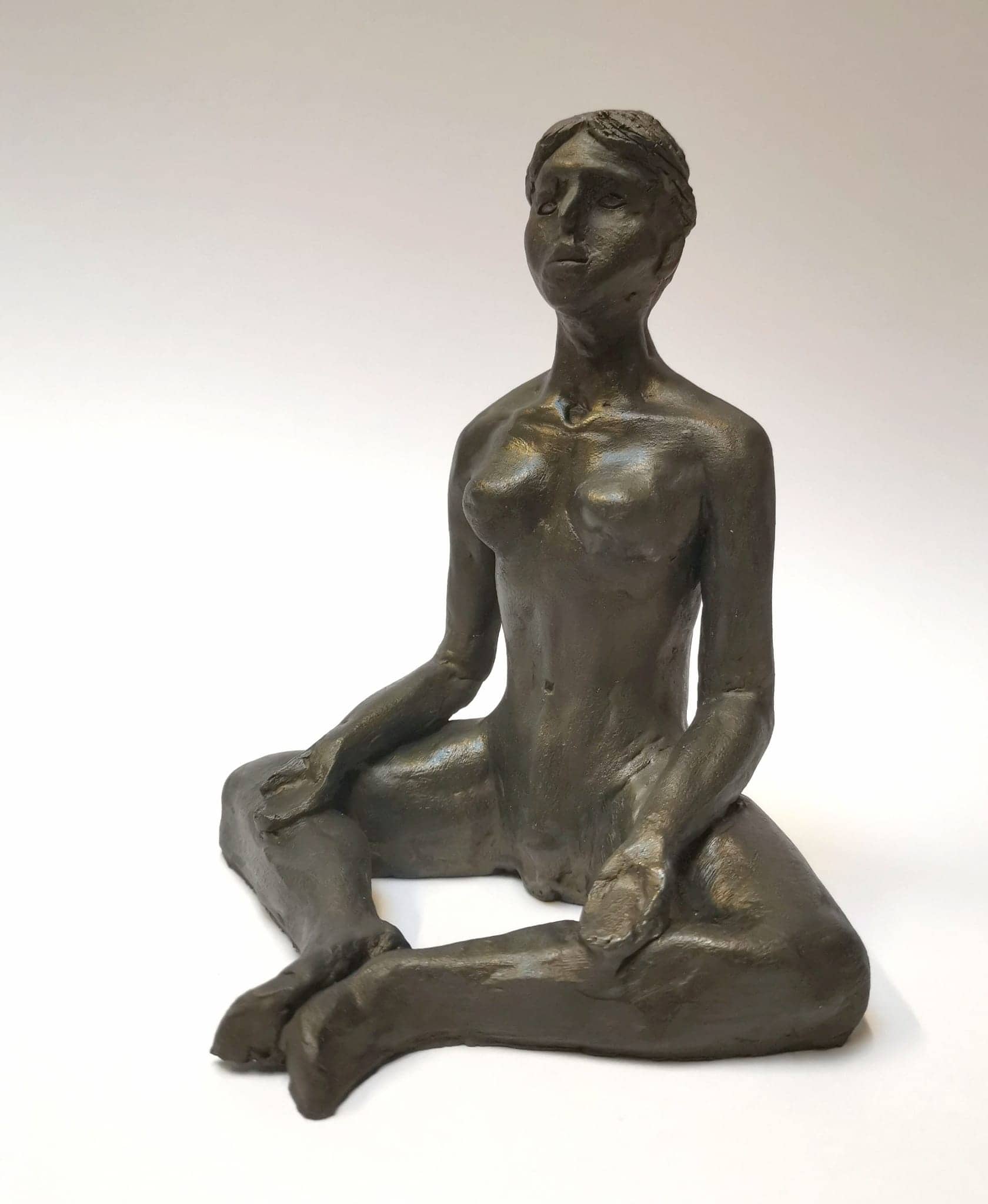 Sculpture, femme assise